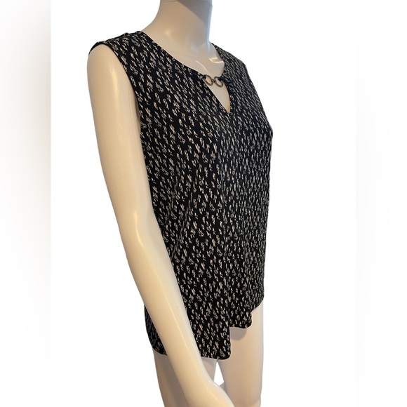Jones New York Signature Black & White tank with brass/gold accessory in front. - Picture 4 of 8